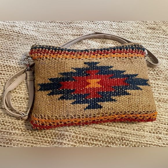 chloe & lex Handbags - - 𝅺CHLOE & lex jute small purse crossbody bag
